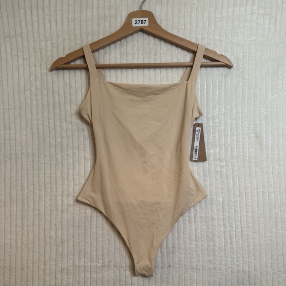 SKIMS Fits Everybody Square Neck Thong Bodysuit In Sand Size XS NWT $60 - Picture 8 of 9